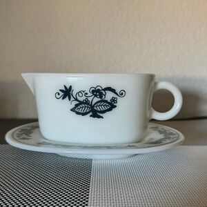 Pyrex Old Town Blue Gravy Dish